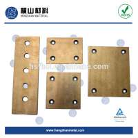 Self-lubricating plates for tire mold